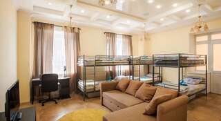 Гостиница Ussuri-Hostel Екатеринбург Кровать в общем 6-местном номере для мужчин и женщин-1